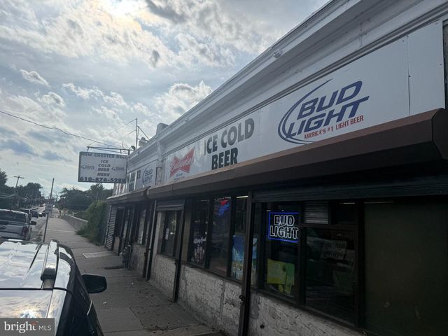 58-60 W 9TH ST, Chester, PA 19013