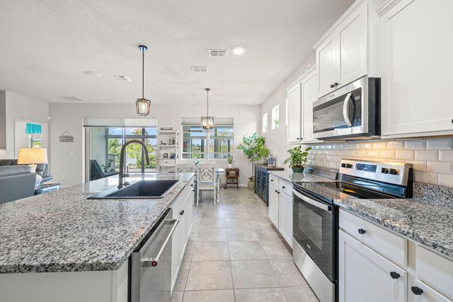 2165 SW Hawk River Dr Drive SW, Vero Beach, FL 32962