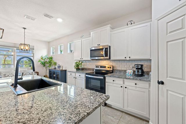 2165 SW Hawk River Dr Drive SW, Vero Beach, FL 32962