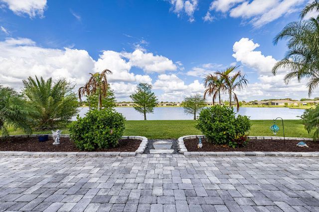 2165 SW Hawk River Dr Drive SW, Vero Beach, FL 32962