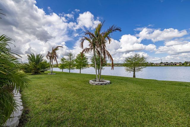 2165 SW Hawk River Dr Drive SW, Vero Beach, FL 32962