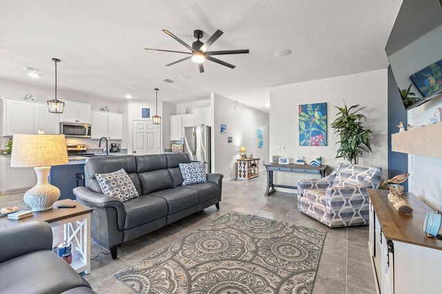 2165 SW Hawk River Dr Drive SW, Vero Beach, FL 32962