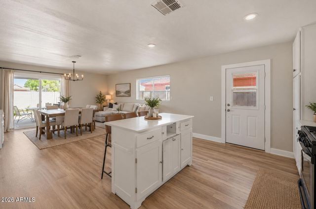 3040 E DAHLIA Drive, Phoenix, AZ 85032