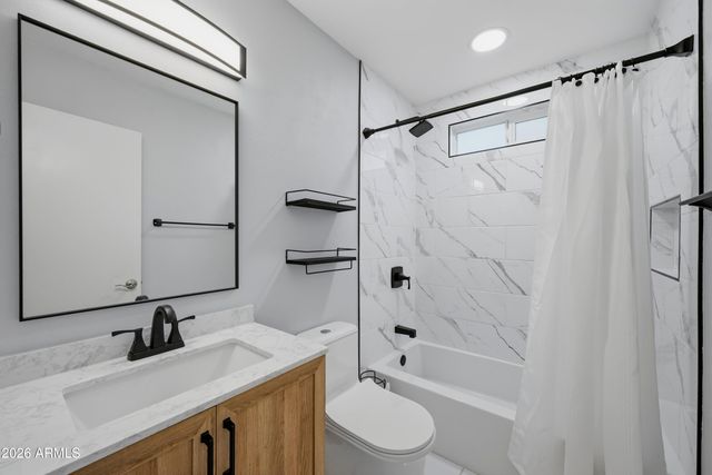 3040 E DAHLIA Drive, Phoenix, AZ 85032