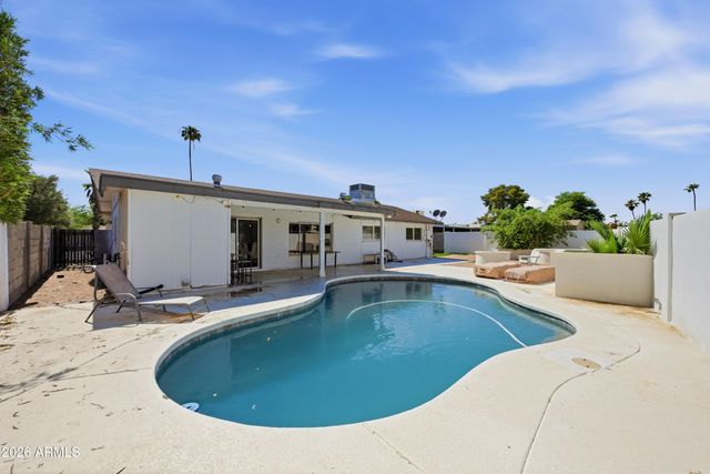 3040 E DAHLIA Drive, Phoenix, AZ 85032