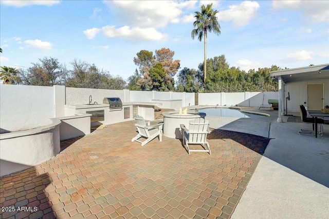 3040 E DAHLIA Drive, Phoenix, AZ 85032