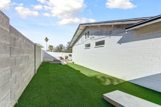 3040 E DAHLIA Drive, Phoenix, AZ 85032