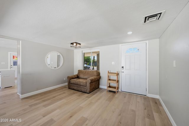 3040 E DAHLIA Drive, Phoenix, AZ 85032
