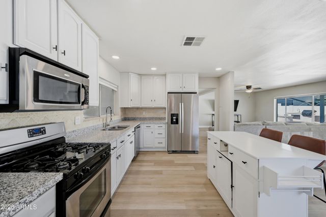 3040 E DAHLIA Drive, Phoenix, AZ 85032