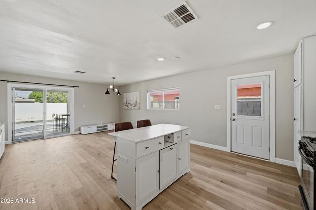 3040 E DAHLIA Drive, Phoenix, AZ 85032