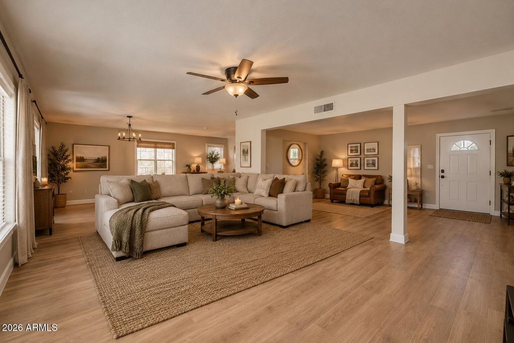 3040 E DAHLIA Drive, Phoenix, AZ 85032