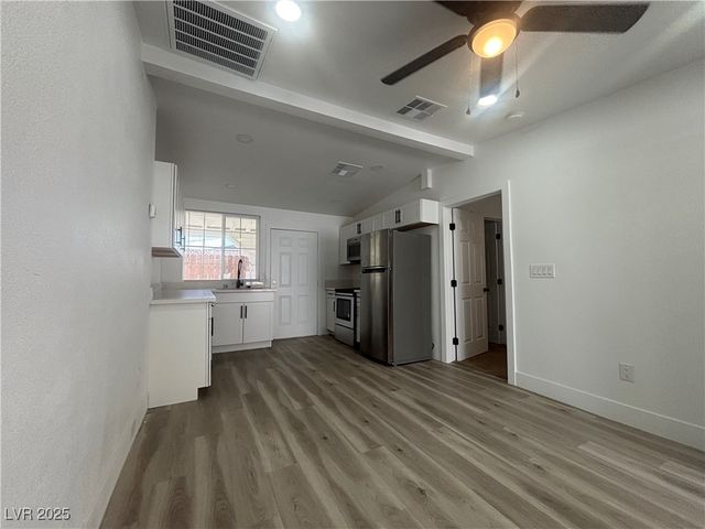 724 North 9th Street 2, Las Vegas, NV 89101