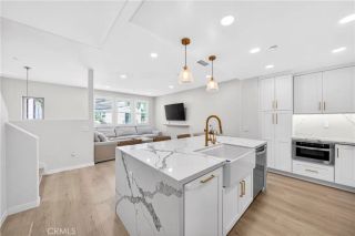 2827 W Edinger Avenue, Santa Ana, CA 92704