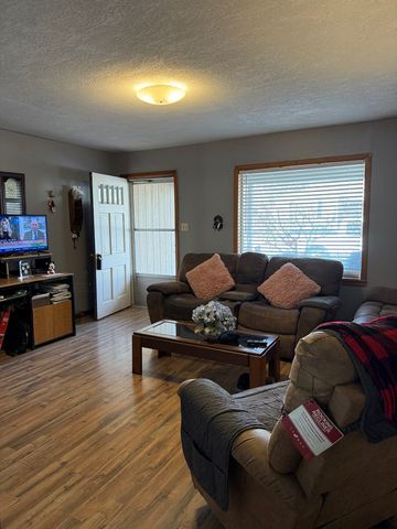 904 NE 1st Pl, Andrews, TX 79714