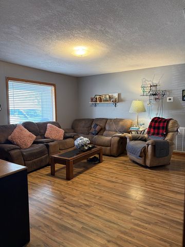 904 NE 1st Pl, Andrews, TX 79714