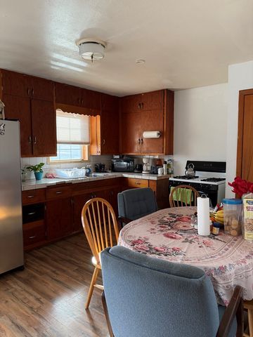 904 NE 1st Pl, Andrews, TX 79714