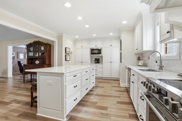 6888 Cottage Lane, Newburgh, IN 47630