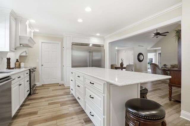 6888 Cottage Lane, Newburgh, IN 47630