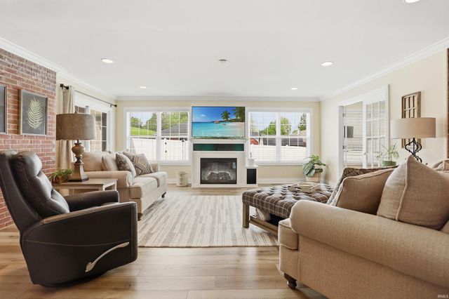 6888 Cottage Lane, Newburgh, IN 47630