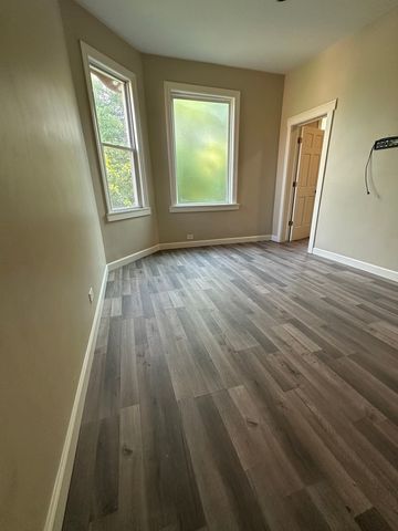 1522 E 71st Place 2, Chicago, IL 60619