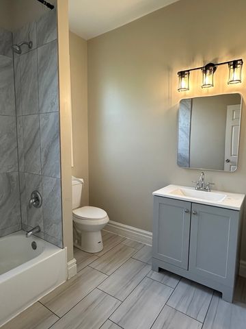 1522 E 71st Place 2, Chicago, IL 60619