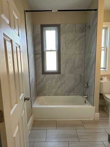 1522 E 71st Place 2, Chicago, IL 60619