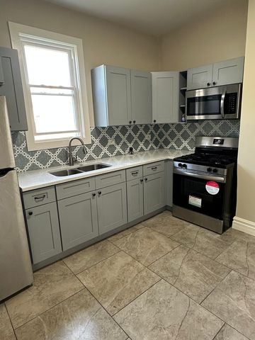 1522 E 71st Place 2, Chicago, IL 60619