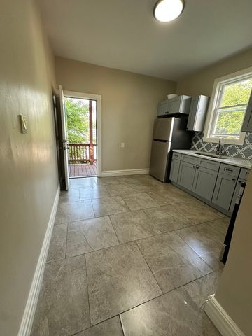1522 E 71st Place 2, Chicago, IL 60619