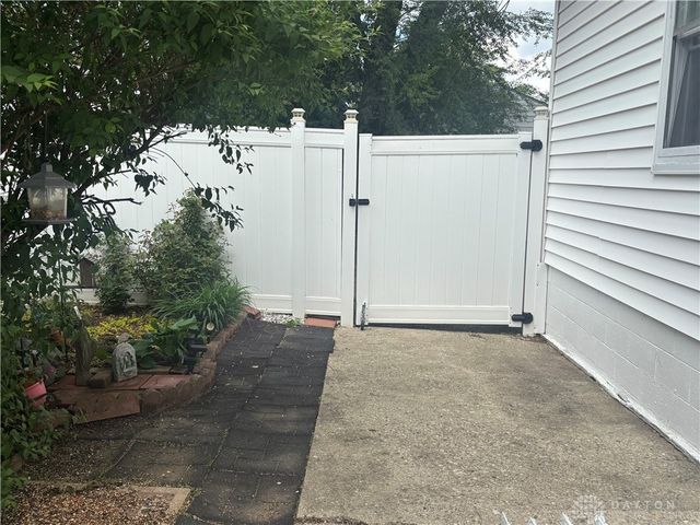 150 S Kensington Place, Springfield, OH 45504