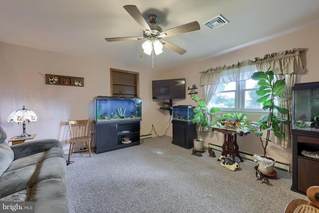 413 W CEDAR ST, New Holland, PA 17557