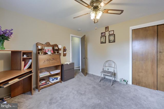 413 W CEDAR ST, New Holland, PA 17557