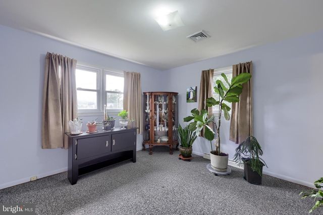 413 W CEDAR ST, New Holland, PA 17557
