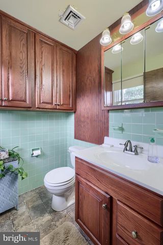 413 W CEDAR ST, New Holland, PA 17557