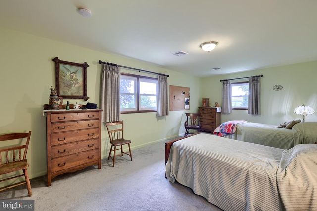 413 W CEDAR ST, New Holland, PA 17557