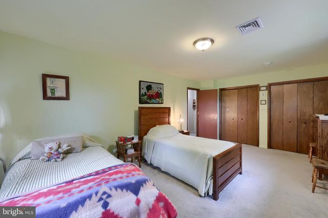 413 W CEDAR ST, New Holland, PA 17557