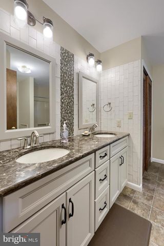 413 W CEDAR ST, New Holland, PA 17557