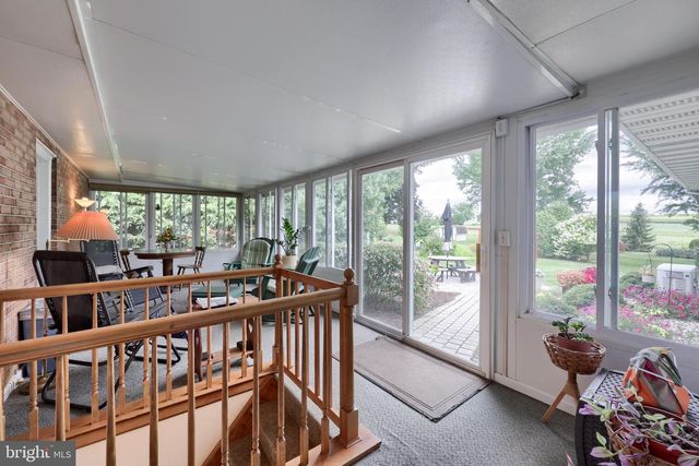 413 W CEDAR ST, New Holland, PA 17557