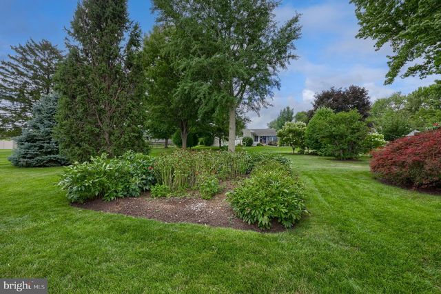 413 W CEDAR ST, New Holland, PA 17557