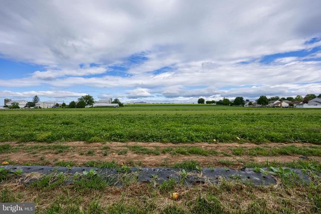 413 W CEDAR ST, New Holland, PA 17557