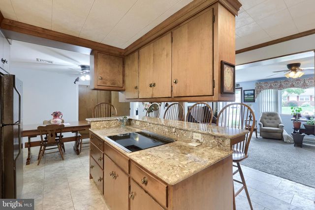 413 W CEDAR ST, New Holland, PA 17557