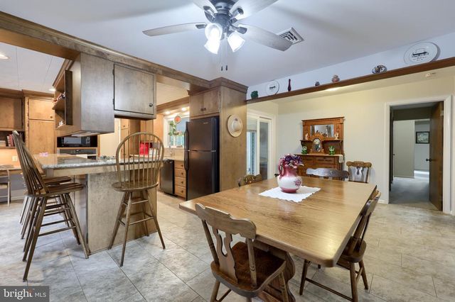 413 W CEDAR ST, New Holland, PA 17557