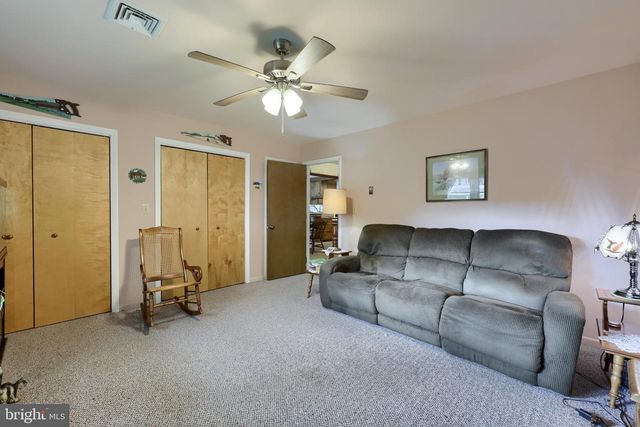 413 W CEDAR ST, New Holland, PA 17557