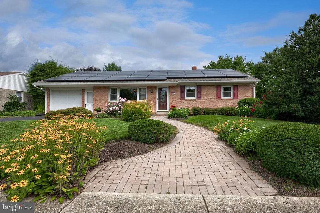 413 W CEDAR ST, New Holland, PA 17557