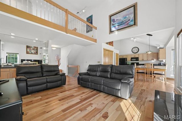 2136 Riding Spur Drive, Maryland Heights, MO 63146