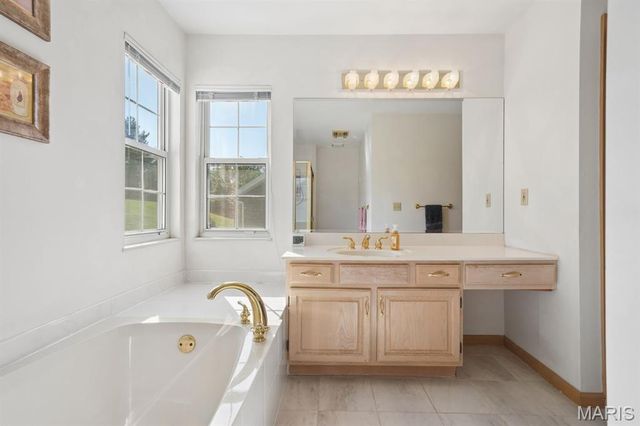 2136 Riding Spur Drive, Maryland Heights, MO 63146