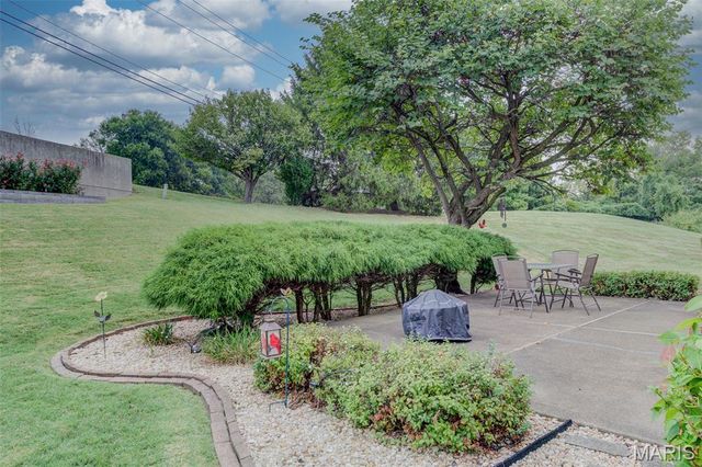 2136 Riding Spur Drive, Maryland Heights, MO 63146