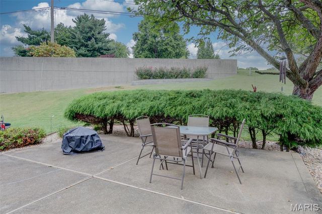 2136 Riding Spur Drive, Maryland Heights, MO 63146