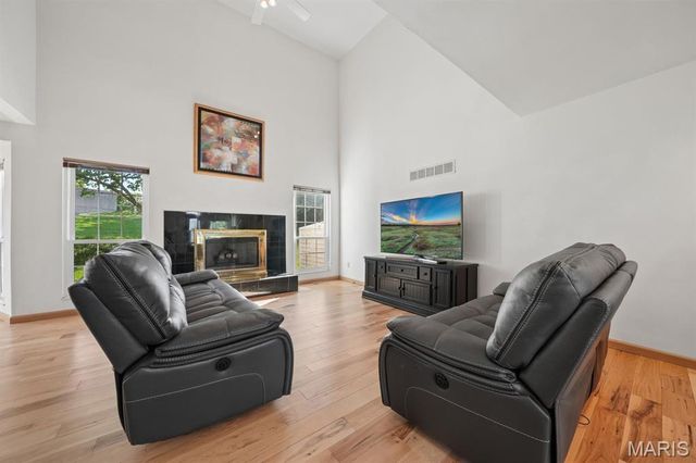 2136 Riding Spur Drive, Maryland Heights, MO 63146
