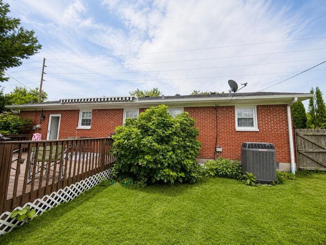 597 Meadowbrook Lane, Harrodsburg, KY 40330