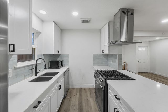 9618 Glenwood Forest Drive, Houston, TX 77078